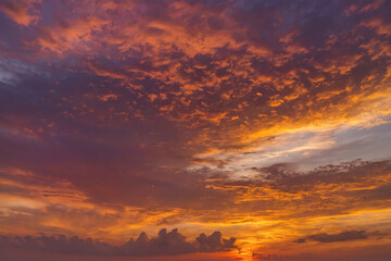 Fototapeta premium sunset in the clouds sky background