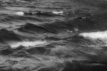 waves in the sea black and white wallpaper

