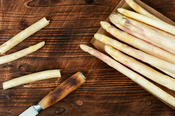 Raw white asparagus.