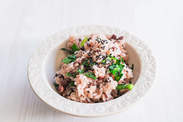 洋皿に盛りつけたお赤飯
