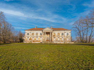 Fototapeta na wymiar Palace in the village of Nawra, Poland.