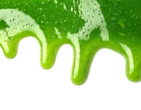 gr&uuml;ner schleim vom oberen Rand laufen isoliert auf wei&szlig;en Hintergrund, Freisteller 