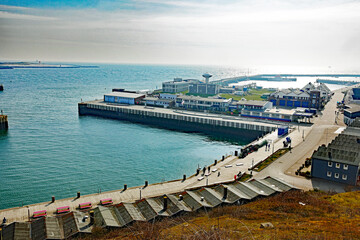 Fototapeta premium Helgoland Blick auf den Hafen mit Hummerbuden von oben