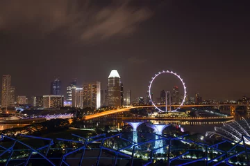 Papier Peint photo Helix Bridge Singapore skyline, Singapore Flyer and Marina Bay waters at night 