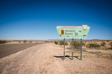 Deurstickers Historic Route 66 sign along Highway 10 in Arizona, USA. © David