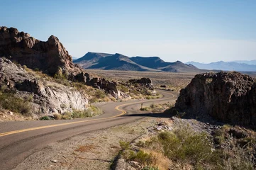 Gardinen Historic Route 66 winds along Highway 10 in Arizona, USA. © David