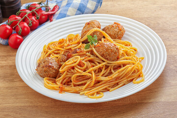 Spaghetti with meatball in tomato sause