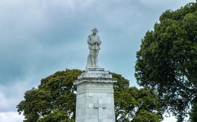 Obraz premium World War II memorial statue in Gisborne, New Zealand.