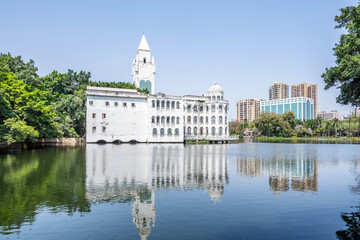 Fototapeta na wymiar Guangzhou Liuhua Lake Park Frankfurt Garden Castle