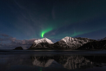 The northern lights on Lofoten island in Norway - obrazy, fototapety, plakaty