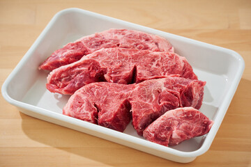 生の牛スネ肉