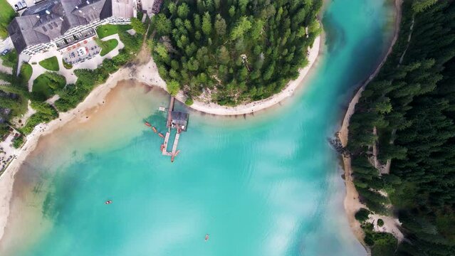 As the largest natural lake in the Dolomites, Lago di Braies exudes an ethereal beauty that seems almost otherworldly. 