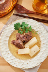 牛スネ肉と大根のスープ