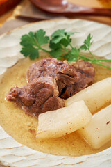 牛スネ肉と大根のスープ