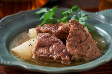 牛スネ肉と大根のスープ