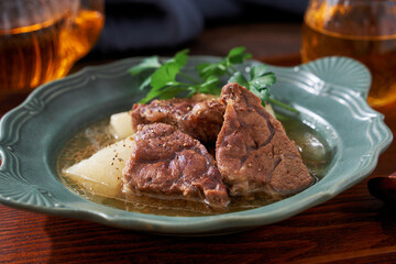 牛スネ肉と大根のスープ