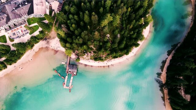 As the largest natural lake in the Dolomites, Lago di Braies exudes an ethereal beauty that seems almost otherworldly. 