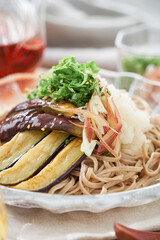 揚げナスと大葉と大根おろしの冷たいお蕎麦