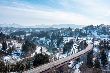 ドローン写真：千曲川の側を走る道路