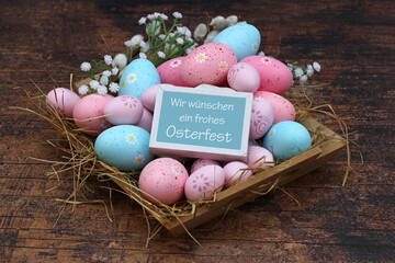  Grußkarte Frohe Ostern: Nest mit Ostereiern und der Beschriftung wir wünschen ein frohes...