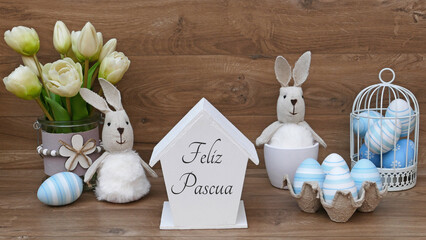 Tarjeta de felicitación Felices Pascuas: Conejitos de Pascua con huevos de Pascua y la...