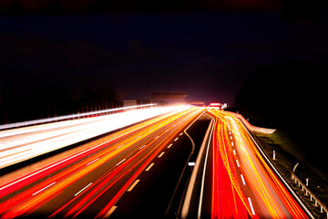 Autobahn während der Nacht