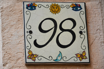 Keramikschild Hausnummer 98