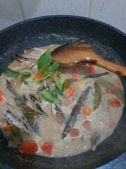Tumis ikan pindang cue cabai hijau. Practical, fast, and appetizing home recipes. Made from deep-fried tuna and then stir-fried with green chilies, tomatoes recipe menu