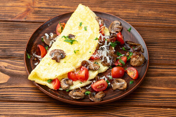 Omelette stuffed with mushrooms , tomatoes and parsley - 766299532