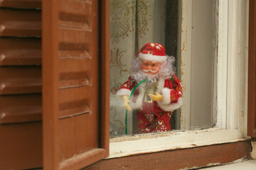 Window Watch: Santa Figurine - 766307940
