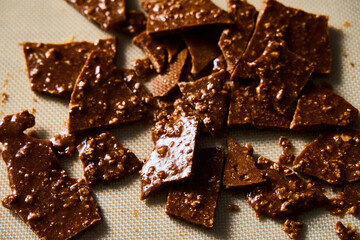 Caramel crunchy praline. Sweet caramel with heavy cream, butter and hazelnut.