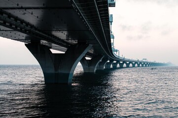 霧の中の橋,海を渡る橋,河を渡る橋,大きな橋,大きな構造物