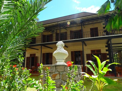 Seychelles, city of Victoria, National History Museum in the old courthouse and the statue of the intendant Pierre Poivre