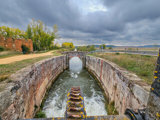 seventh lock of the Canal de Castilla in Herrera de Pisuerga, Palencia province - 766363959