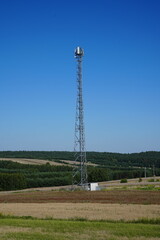 Wieża, nadajnik, 5G, LTE, sieci komórkowe, łączność, telekomunikacja, łącza, dostęp do internetu  - obrazy, fototapety, plakaty