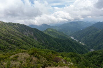 Fototapeta na wymiar Mountain trail from Hirugadake to Mt. Tanzawa 
