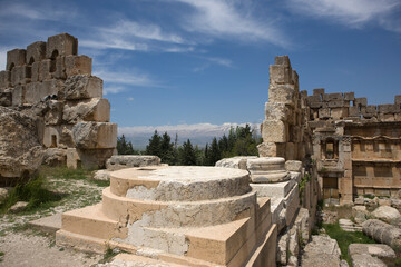 Fototapeta na wymiar Lebanon. Ruins of the Baalbek Temple on a sunny spring day.