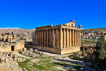 Obraz premium Lebanon Ancient Temple of Baalbek on a sunny autumn day