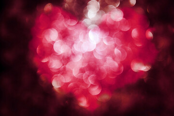 Glitzernder Hintergrund mit Lichtpunkten und einem großen pink-roten Herz
