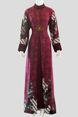 Long dress made from soft satin are widely worn by Malay women and Asian women in general because they convey the image of politeness of Eastern culture.	