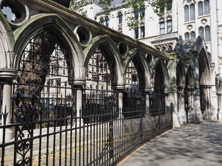 Royal Courts of Justice in London - obrazy, fototapety, plakaty