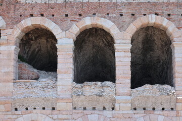 Blick in die Historische Arena in der Altstadt von Verona in Italien	