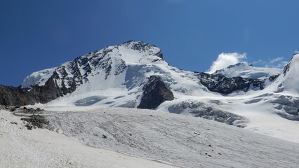 Festigletscher mit Dom 4546m, rechts hinten das Täschhorn 4491m