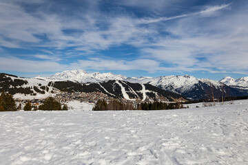 Fototapeta na wymiar Skiing and Mont blanc
