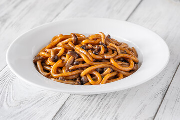 Udon noodles with mushrooms