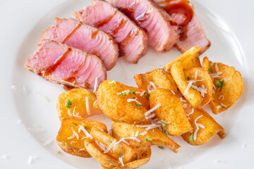 Tuna with potato dippers