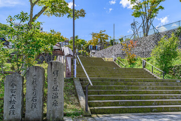 温泉街の有名な石段の風景