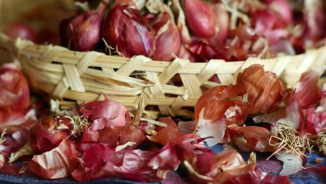 Onion Peeling and Food Prep: Kitchen Clean-Up
