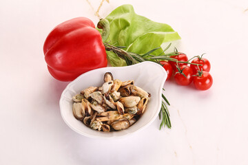 Marinated mussels in the bowl