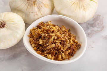 Dried roasted onion flakes for culinary